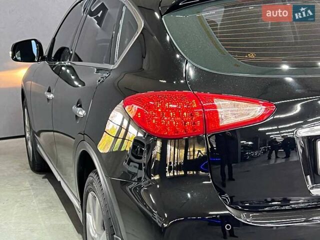 Черный Инфинити QX50, объемом двигателя 3.7 л и пробегом 195 тыс. км за 11800 $, фото 5 на Automoto.ua