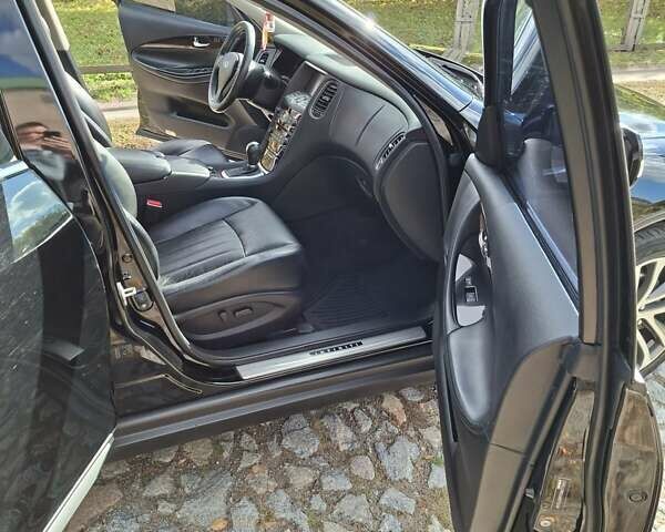 Черный Инфинити QX50, объемом двигателя 3.7 л и пробегом 111 тыс. км за 14000 $, фото 11 на Automoto.ua