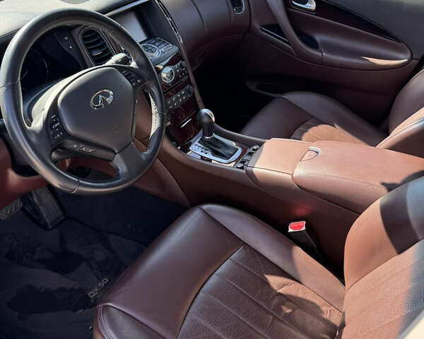 Черный Инфинити QX50, объемом двигателя 2.5 л и пробегом 60 тыс. км за 20300 $, фото 7 на Automoto.ua