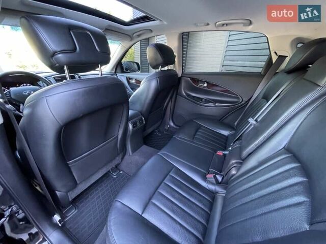 Черный Инфинити QX50, объемом двигателя 3.7 л и пробегом 65 тыс. км за 14500 $, фото 38 на Automoto.ua
