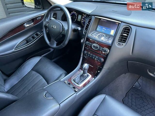 Черный Инфинити QX50, объемом двигателя 3.7 л и пробегом 65 тыс. км за 13999 $, фото 71 на Automoto.ua