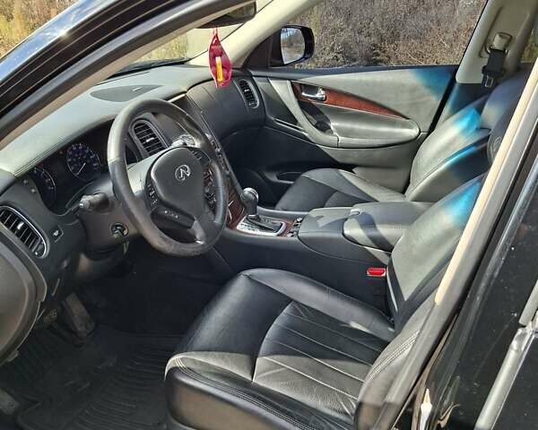 Черный Инфинити QX50, объемом двигателя 3.7 л и пробегом 111 тыс. км за 14000 $, фото 20 на Automoto.ua