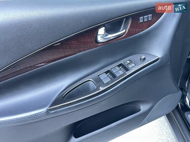 Чорний Інфініті QX50, об'ємом двигуна 3.7 л та пробігом 63 тис. км за 14900 $, фото 37 на Automoto.ua