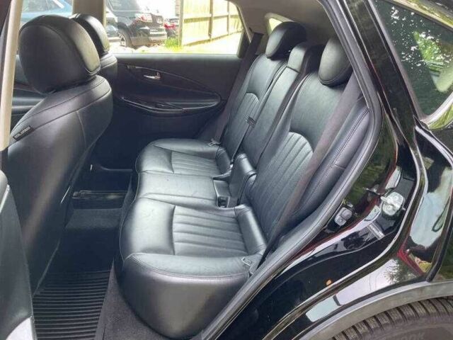 Черный Инфинити QX50, объемом двигателя 3.7 л и пробегом 51 тыс. км за 2200 $, фото 6 на Automoto.ua