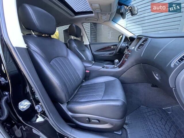 Черный Инфинити QX50, объемом двигателя 3.7 л и пробегом 65 тыс. км за 13999 $, фото 67 на Automoto.ua