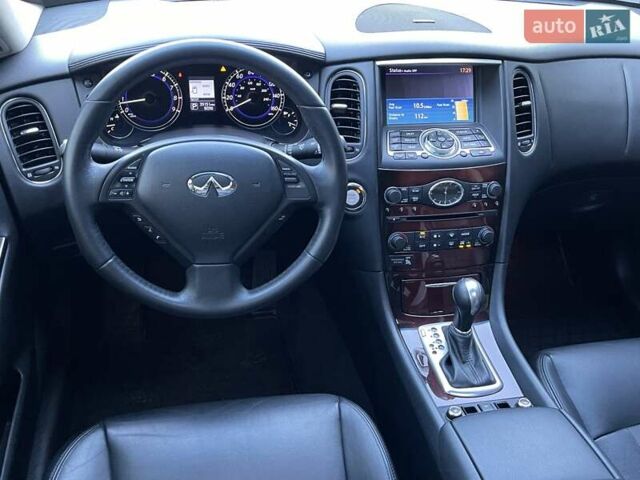 Чорний Інфініті QX50, об'ємом двигуна 3.7 л та пробігом 63 тис. км за 14900 $, фото 46 на Automoto.ua
