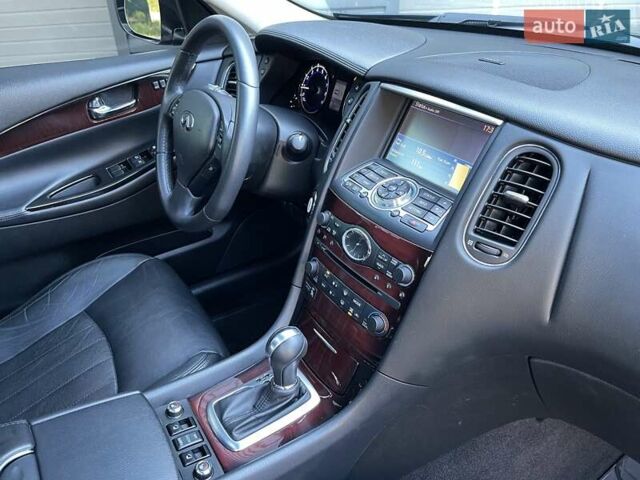 Чорний Інфініті QX50, об'ємом двигуна 3.7 л та пробігом 63 тис. км за 14900 $, фото 51 на Automoto.ua