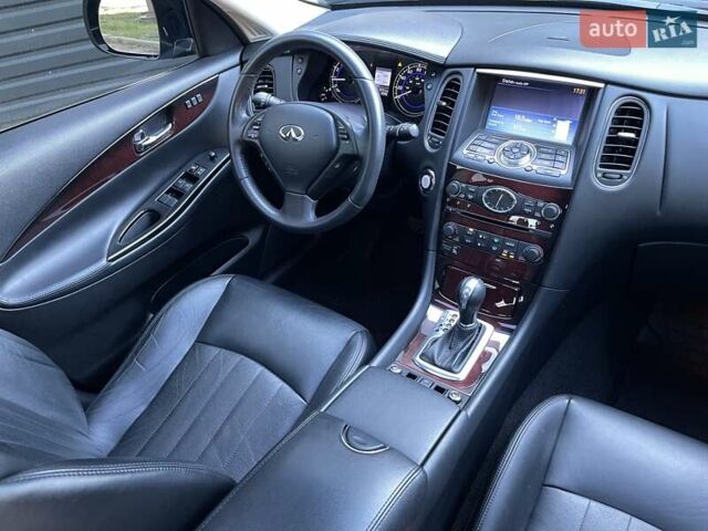 Черный Инфинити QX50, объемом двигателя 3.7 л и пробегом 65 тыс. км за 13999 $, фото 65 на Automoto.ua