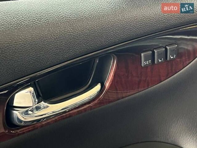 Черный Инфинити QX50, объемом двигателя 3.7 л и пробегом 195 тыс. км за 11800 $, фото 11 на Automoto.ua