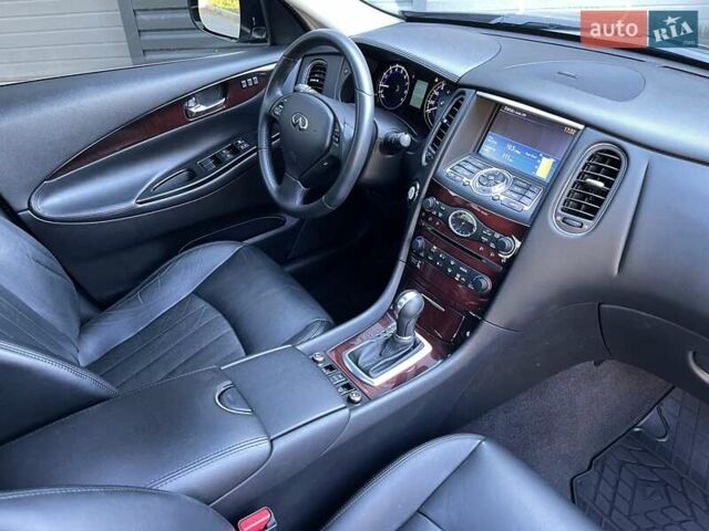 Черный Инфинити QX50, объемом двигателя 3.7 л и пробегом 65 тыс. км за 13999 $, фото 72 на Automoto.ua