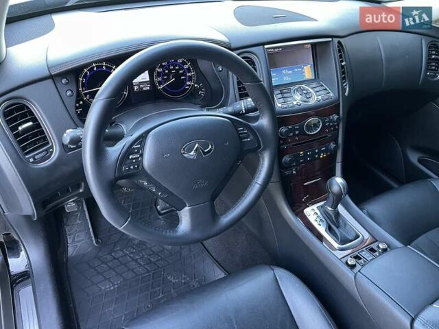Чорний Інфініті QX50, об'ємом двигуна 3.7 л та пробігом 63 тис. км за 14900 $, фото 33 на Automoto.ua
