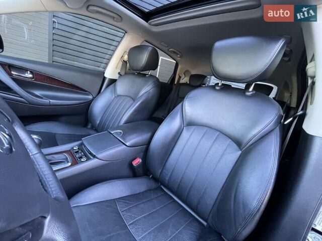 Черный Инфинити QX50, объемом двигателя 3.7 л и пробегом 65 тыс. км за 13999 $, фото 51 на Automoto.ua