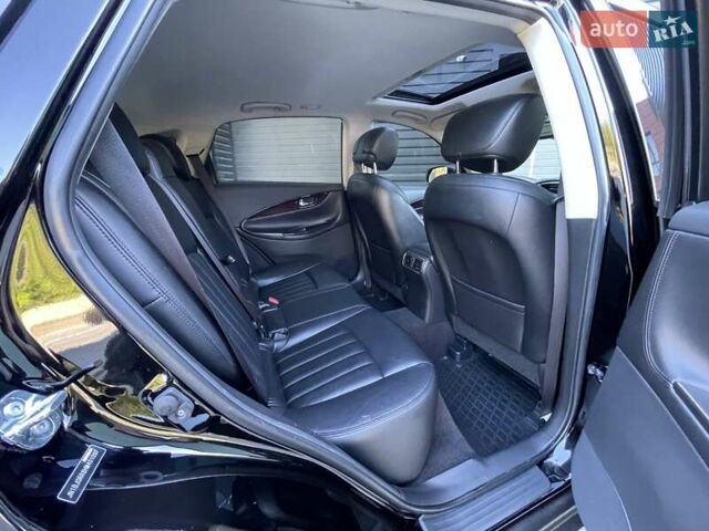 Черный Инфинити QX50, объемом двигателя 3.7 л и пробегом 65 тыс. км за 13999 $, фото 62 на Automoto.ua