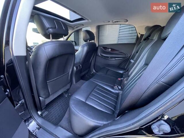 Черный Инфинити QX50, объемом двигателя 3.7 л и пробегом 65 тыс. км за 14650 $, фото 46 на Automoto.ua