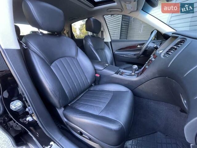 Чорний Інфініті QX50, об'ємом двигуна 3.7 л та пробігом 63 тис. км за 14900 $, фото 50 на Automoto.ua