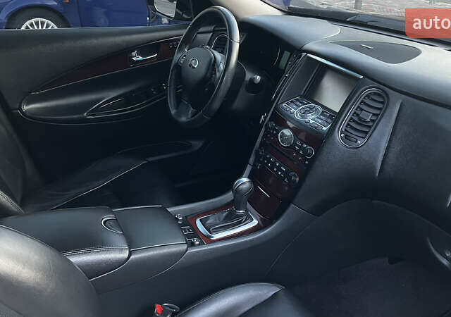 Черный Инфинити QX50, объемом двигателя 3.7 л и пробегом 42 тыс. км за 18000 $, фото 22 на Automoto.ua