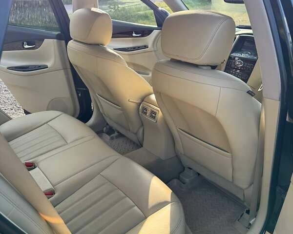 Чорний Інфініті QX50, об'ємом двигуна 3.7 л та пробігом 90 тис. км за 17500 $, фото 22 на Automoto.ua