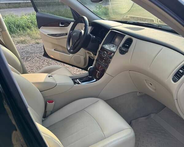 Чорний Інфініті QX50, об'ємом двигуна 3.7 л та пробігом 90 тис. км за 17500 $, фото 23 на Automoto.ua
