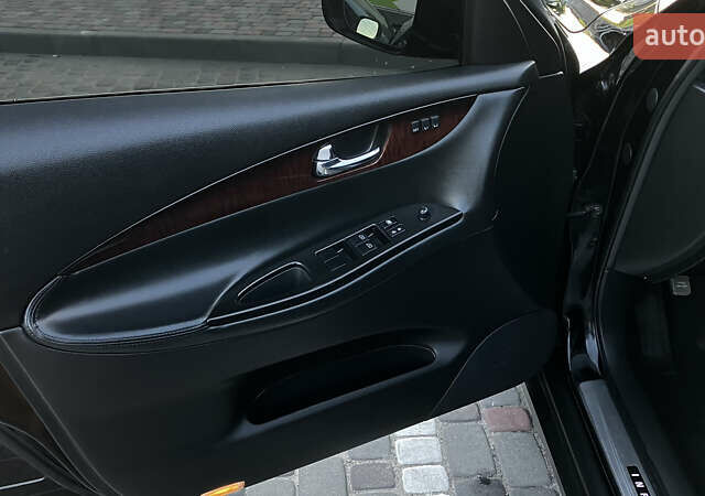 Черный Инфинити QX50, объемом двигателя 3.7 л и пробегом 42 тыс. км за 18000 $, фото 33 на Automoto.ua