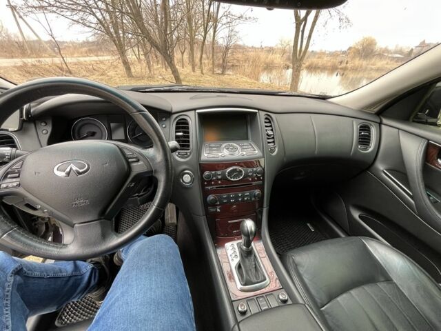Чорний Інфініті QX50, об'ємом двигуна 3.7 л та пробігом 80 тис. км за 16999 $, фото 10 на Automoto.ua