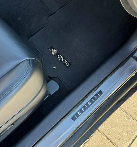 Черный Инфинити QX50, объемом двигателя 3.7 л и пробегом 62 тыс. км за 17000 $, фото 25 на Automoto.ua