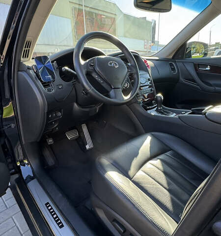 Черный Инфинити QX50, объемом двигателя 3.7 л и пробегом 62 тыс. км за 17000 $, фото 11 на Automoto.ua