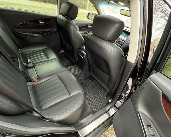 Черный Инфинити QX50, объемом двигателя 3.7 л и пробегом 80 тыс. км за 16999 $, фото 15 на Automoto.ua