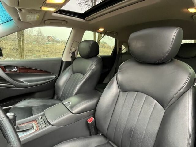 Чорний Інфініті QX50, об'ємом двигуна 3.7 л та пробігом 80 тис. км за 16999 $, фото 11 на Automoto.ua