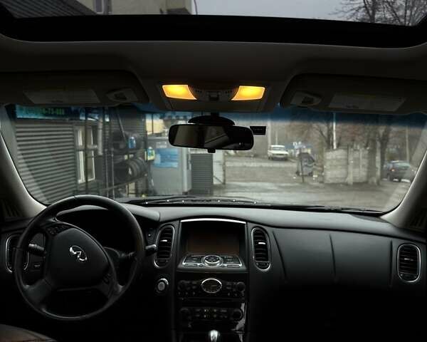 Чорний Інфініті QX50, об'ємом двигуна 3.7 л та пробігом 145 тис. км за 14950 $, фото 28 на Automoto.ua