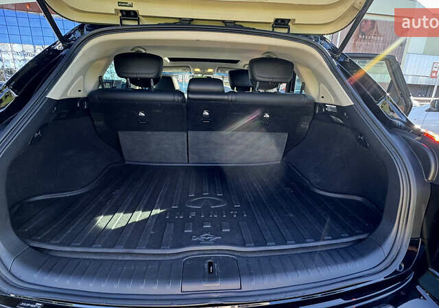 Черный Инфинити QX50, объемом двигателя 3.7 л и пробегом 62 тыс. км за 17000 $, фото 15 на Automoto.ua