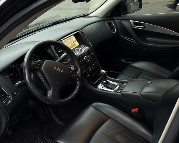 Чорний Інфініті QX50, об'ємом двигуна 3.7 л та пробігом 145 тис. км за 14950 $, фото 16 на Automoto.ua