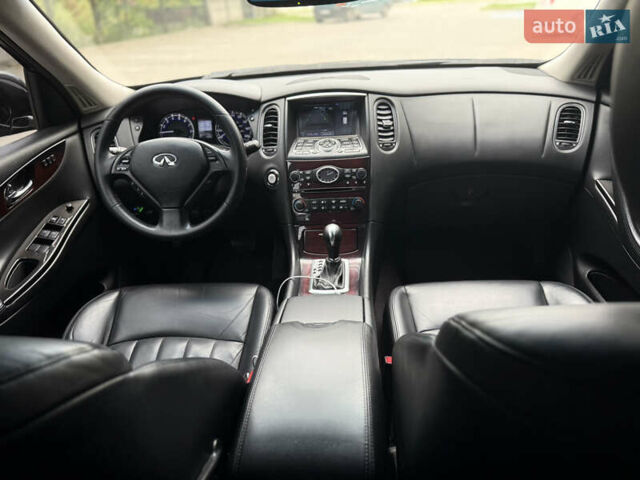 Черный Инфинити QX50, объемом двигателя 3.7 л и пробегом 164 тыс. км за 14900 $, фото 3 на Automoto.ua