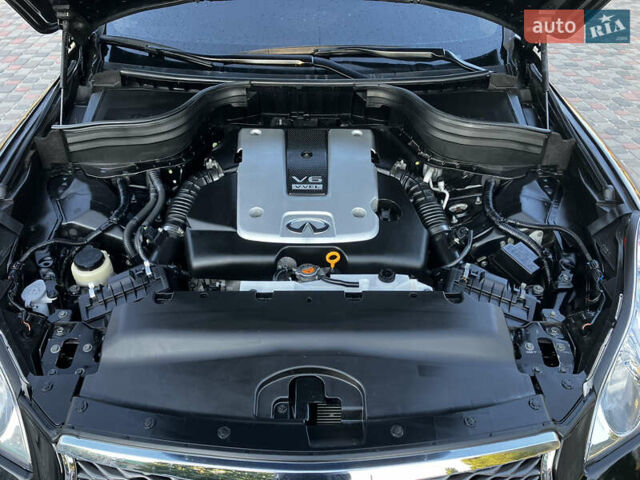 Черный Инфинити QX50, объемом двигателя 3.7 л и пробегом 42 тыс. км за 18000 $, фото 13 на Automoto.ua