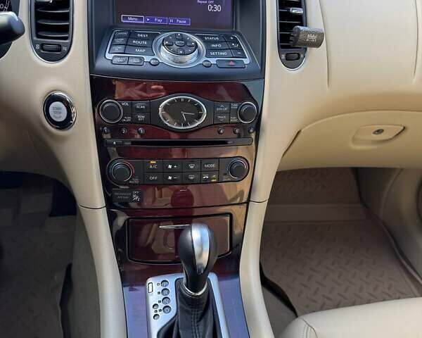 Чорний Інфініті QX50, об'ємом двигуна 3.7 л та пробігом 90 тис. км за 17500 $, фото 16 на Automoto.ua