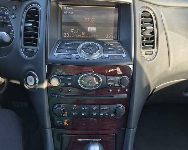 Черный Инфинити QX50, объемом двигателя 3.7 л и пробегом 104 тыс. км за 18700 $, фото 22 на Automoto.ua