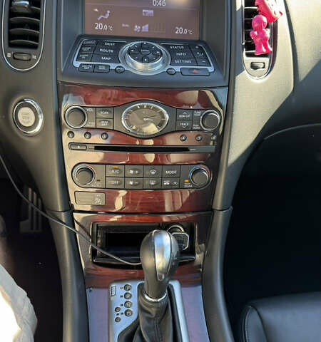 Черный Инфинити QX50, объемом двигателя 3.7 л и пробегом 62 тыс. км за 17000 $, фото 16 на Automoto.ua