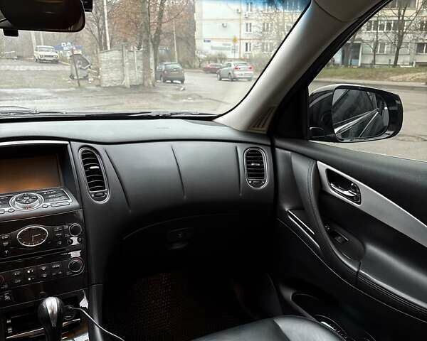 Чорний Інфініті QX50, об'ємом двигуна 3.7 л та пробігом 145 тис. км за 14950 $, фото 27 на Automoto.ua