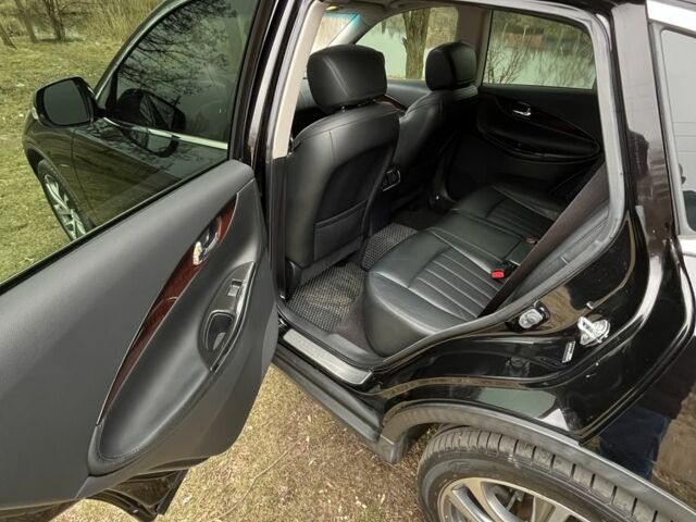 Чорний Інфініті QX50, об'ємом двигуна 3.7 л та пробігом 80 тис. км за 16999 $, фото 14 на Automoto.ua