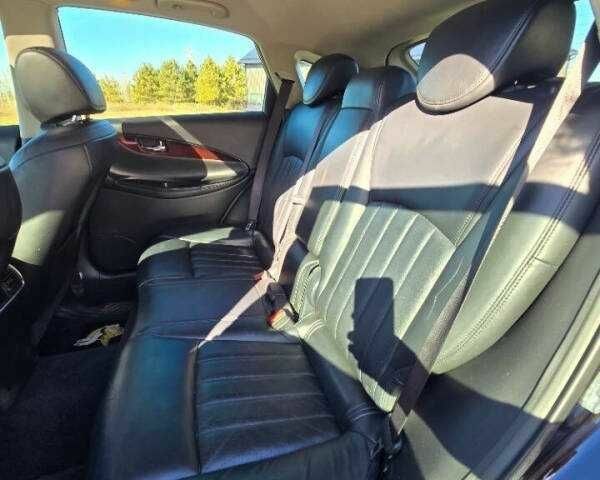 Черный Инфинити QX50, объемом двигателя 3.7 л и пробегом 58 тыс. км за 2200 $, фото 9 на Automoto.ua