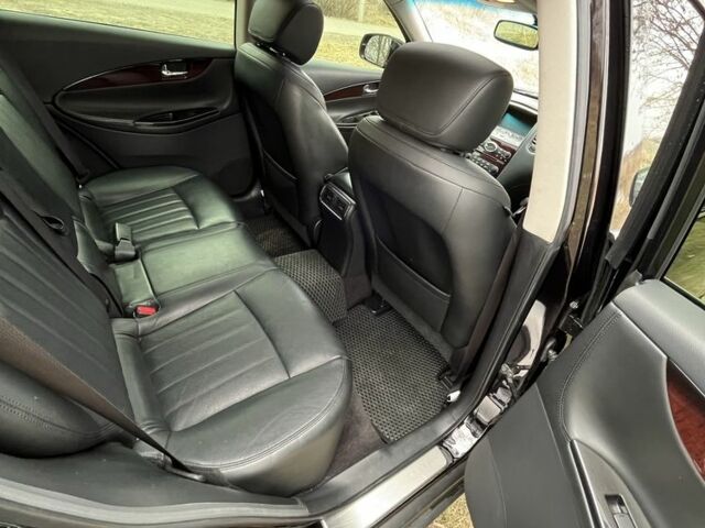 Чорний Інфініті QX50, об'ємом двигуна 3.7 л та пробігом 80 тис. км за 16999 $, фото 15 на Automoto.ua