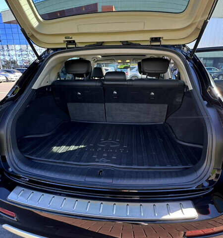 Черный Инфинити QX50, объемом двигателя 3.7 л и пробегом 62 тыс. км за 17000 $, фото 14 на Automoto.ua