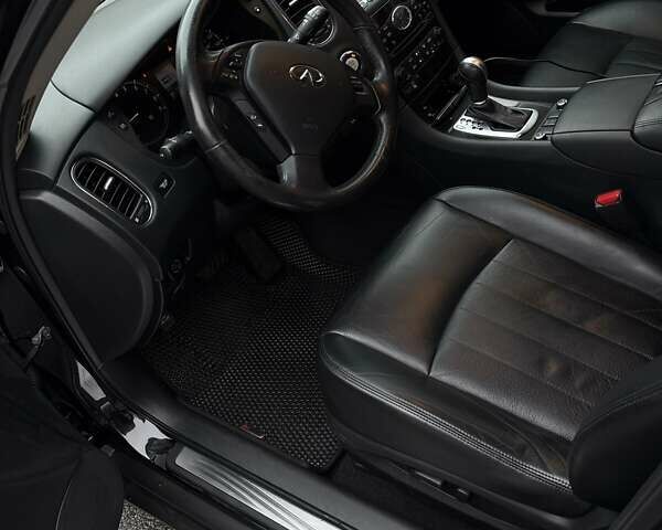 Чорний Інфініті QX50, об'ємом двигуна 3.7 л та пробігом 145 тис. км за 14950 $, фото 19 на Automoto.ua