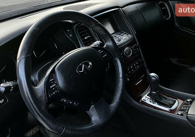 Черный Инфинити QX50, объемом двигателя 3.7 л и пробегом 42 тыс. км за 18000 $, фото 38 на Automoto.ua