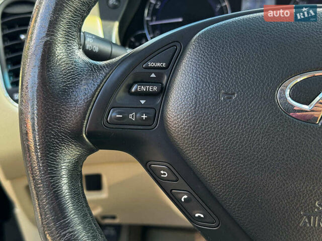Чорний Інфініті QX50, об'ємом двигуна 2.5 л та пробігом 104 тис. км за 17790 $, фото 26 на Automoto.ua