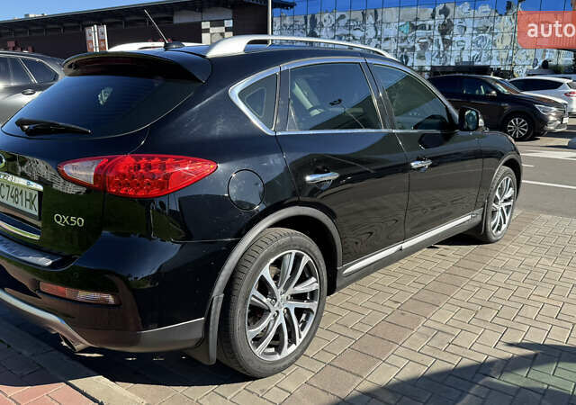 Черный Инфинити QX50, объемом двигателя 3.7 л и пробегом 62 тыс. км за 17000 $, фото 4 на Automoto.ua