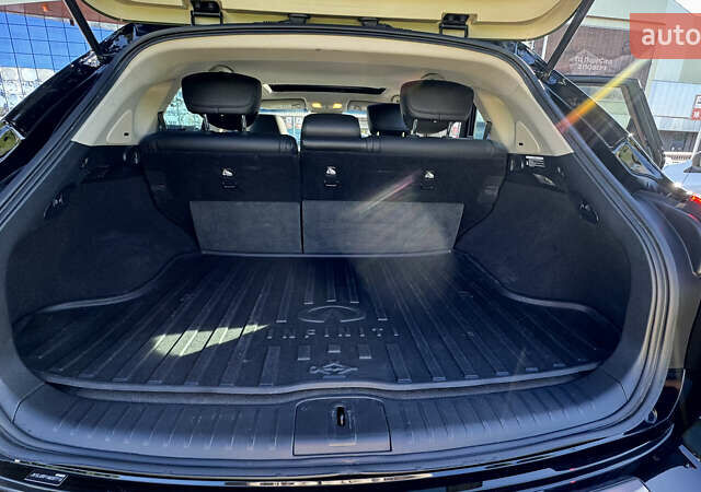 Черный Инфинити QX50, объемом двигателя 3.7 л и пробегом 62 тыс. км за 17000 $, фото 27 на Automoto.ua