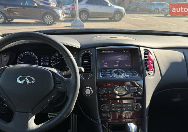 Черный Инфинити QX50, объемом двигателя 3.7 л и пробегом 62 тыс. км за 17000 $, фото 13 на Automoto.ua