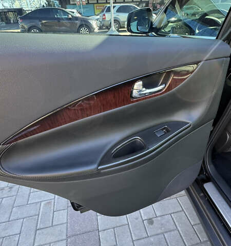 Черный Инфинити QX50, объемом двигателя 3.7 л и пробегом 62 тыс. км за 17000 $, фото 22 на Automoto.ua