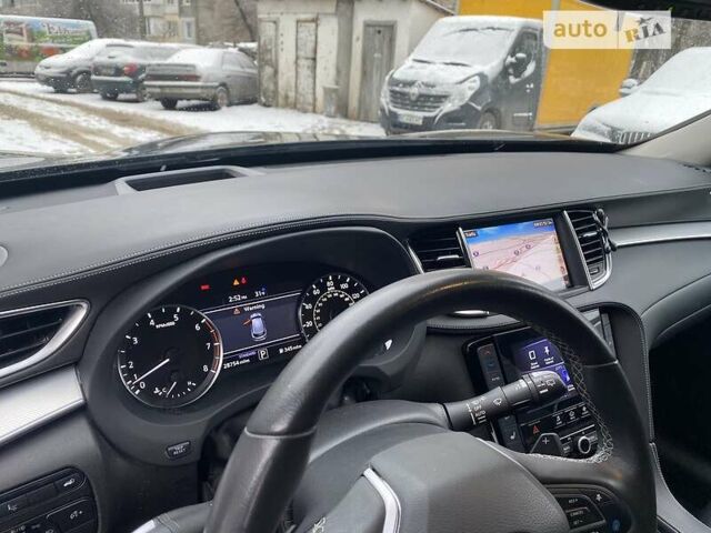 Чорний Інфініті QX50, об'ємом двигуна 2 л та пробігом 46 тис. км за 35000 $, фото 21 на Automoto.ua