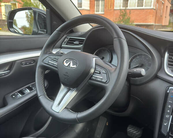 Чорний Інфініті QX50, об'ємом двигуна 2 л та пробігом 112 тис. км за 27000 $, фото 6 на Automoto.ua